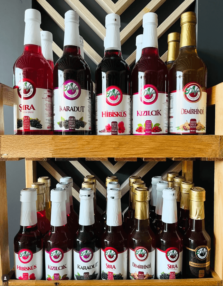 Hibisküs, kızılcık, karadut, şıra ve demirhindi şerbetleri